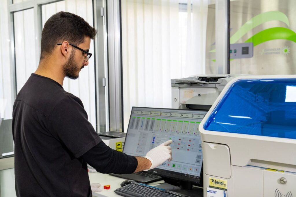 Image showing a Unilabs employee working while holding the highest quality and safety standards